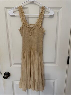 Kiwi & punch Beige Ruffled Smocked Midi Dress Size Small beige coastal chic